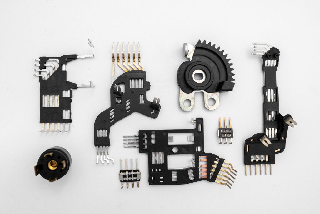 Costampaggio plastica metallo - Sovrastampaggio - Frames - Contatti elettrici - Circuiti elettrici